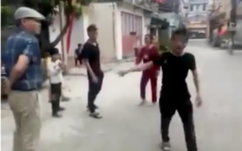 Xôn xao clip đòi tiền đỗ xe trái phép trước cổng chùa Gôi, công an vào cuộc