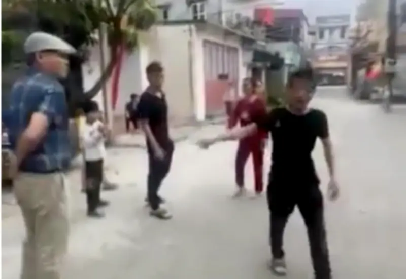 Xôn xao clip thu phí đỗ xe tự phát trước cổng chùa Gôi, công an vào cuộc