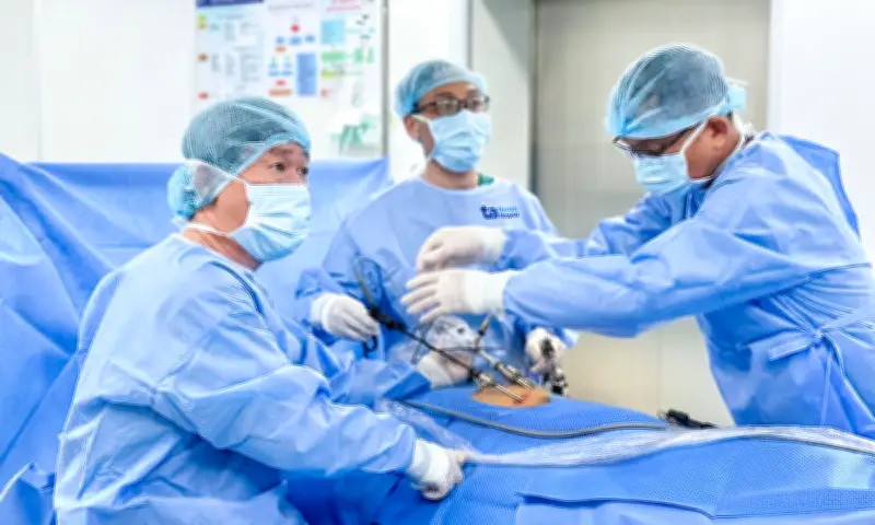 Xương Cá 3cm Đâm Thủng Dạ Dày, Bác Sĩ Phải Phẫu Thuật Nội Soi Cấp Cứu