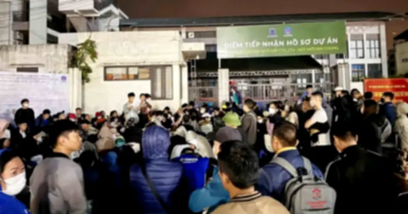 Xếp hàng xuyên đêm săn nhà ở xã hội: Cung không đủ cầu, chuyên gia đề xuất giải pháp