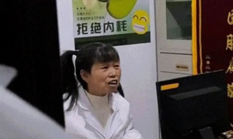 Xu hướng 'mua lời mắng' giải tỏa tình yêu ám ảnh của giới trẻ Trung Quốc