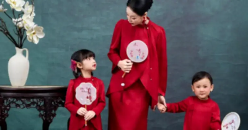 Xu Hướng Thời Trang Tết Cho Mẹ Và Bé: Từ Sắc Đỏ May Mắn Đến Thiết Kế Thoải Mái