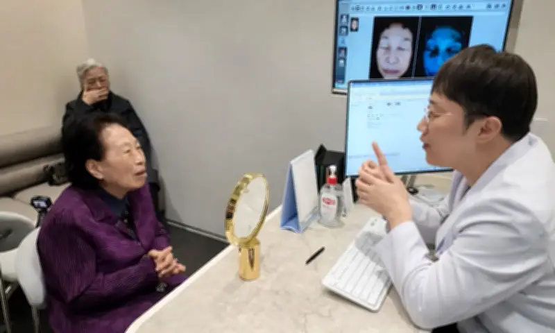 Xu hướng 'thẩm mỹ báo hiếu' ở Hàn Quốc: Người cao tuổi tìm vẻ ngoài trẻ trung