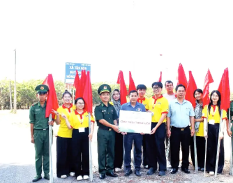 Xuân Biên Phòng Ấm Lòng Dân Bản: Lan Tỏa Yêu Thương Tại Các Xã Vùng Biên Tây Ninh