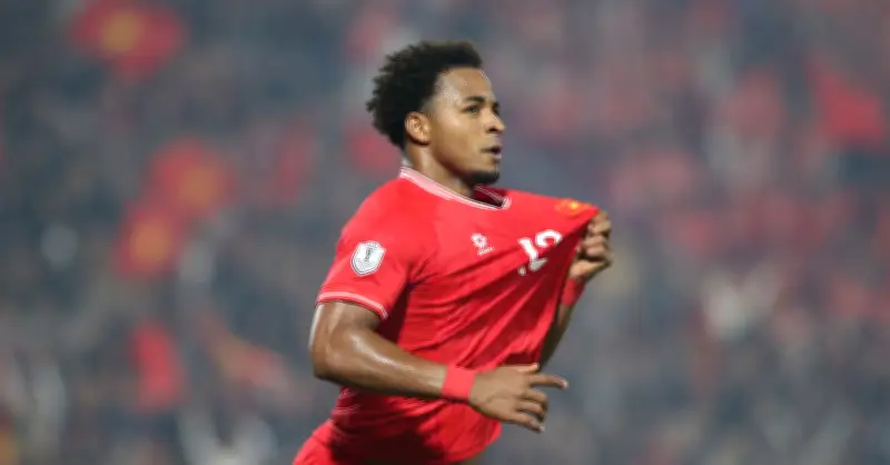 Xuân Sơn Tít ngồi Nam Định và HLV Kim Sang Sik chung một nỗi lo