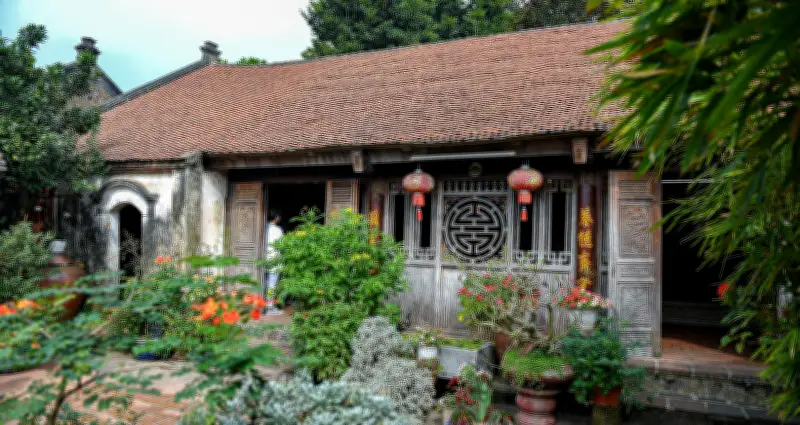 Xuyên Không Ở Ngôi Làng Cổ Hà Nội: Nơi Thời Gian Như Ngủ Quên