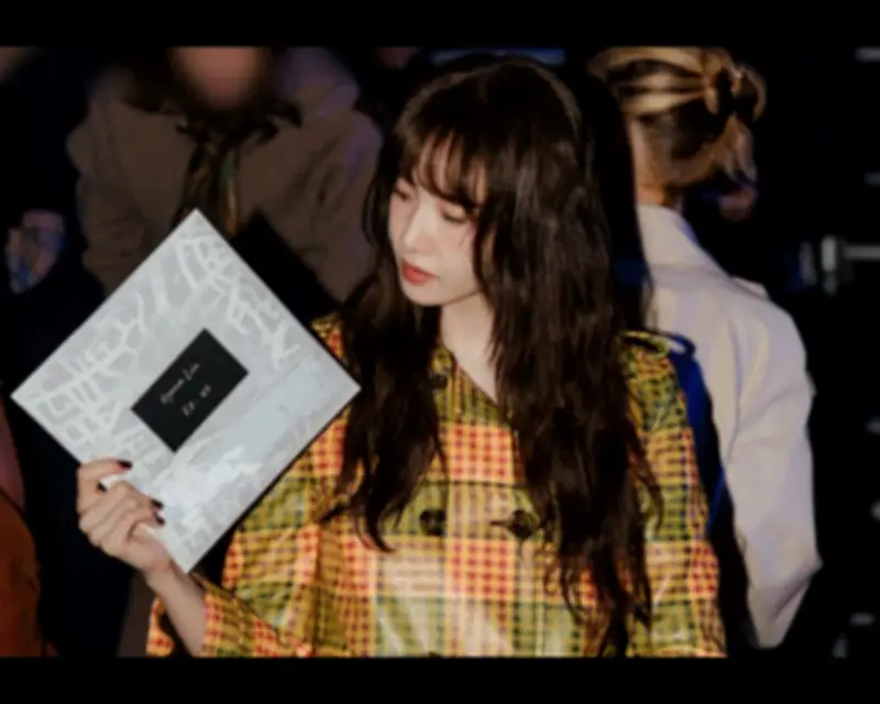 Yoona (SNSD) tỏa sáng tại London với phong cách thời trang tinh tế tại show Burberry