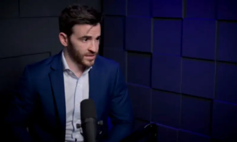 YouTuber bị chỉ trích vì không truy vấn sâu khi ông Obama khẳng định người ngoài hành tinh có thật