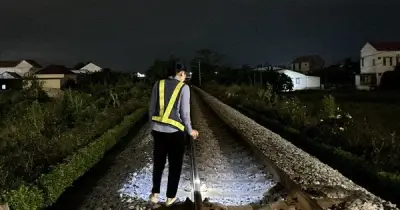 Những Người Không Về Nhà: Cảm Xúc Của Nhân Viên Đường Sắt Trong Mùa Tết