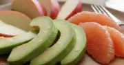 Bơ, Táo, Bưởi: Bộ Ba Trái Cây Giúp Đánh Tan Mỡ Nội Tạng Ngày Tết