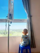 Bức Ảnh Gây Xúc Động Mạnh Ngày Tết Tại Bệnh Viện Nhi: Người Lớn Học Cách Mạnh Mẽ Từ Trẻ Nhỏ