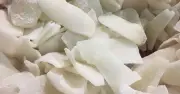 Bác sĩ cảnh báo: Món Tết tuy nhỏ nhưng nhiều năng lượng, dễ tăng cân nhanh