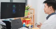 Bác sĩ 'hot boy' livestream mỗi tối: Lý do đặc biệt đằng sau hành động vì cộng đồng