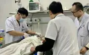 Bác sĩ không ngơi tay ngày Tết: Ánh đèn phòng mổ thay pháo hoa, cứu hàng trăm mạng sống