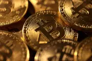 Bitcoin Sụt Giảm Mạnh Về 60.000 USD Sau Căng Thẳng Địa Chính Trị