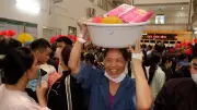 Bệnh viện tổ chức phiên chợ Tết '0 đồng' ấm áp, trao hàng nghìn suất quà cho bệnh nhân