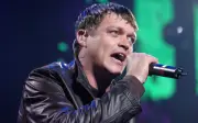 Brad Arnold - Ca sĩ chính ban nhạc 3 Doors Down qua đời vì ung thư