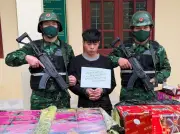 Bắt giữ đối tượng vận chuyển 143kg pháo nổ trái phép qua biên giới Lào Cai