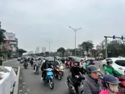 Cửa Ngõ Thủ Đô Nhộn Nhịp Trước Tết Bính Ngọ 2026: Dòng Người Hối Hả Về Quê Đoàn Tụ