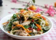 Cách làm gỏi gà xé phay giải cứu gà sau Tết đơn giản, ngon miệng