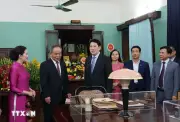 Chủ tịch nước Đặng Hướng dâng hương tưởng niệm Bác Hồ tại Nhà 67 và Bác Bộ Phủ