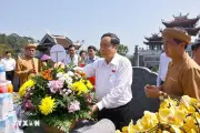 Chủ tịch Quốc hội dâng hương tưởng nhớ Chủ tịch Hồ Chí Minh tại Nghệ An