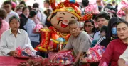 Chùa Ngọc Hoàng đông nghẹt người làm lễ chuyển vận đầu năm mùng 8 Tết