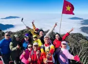 Chinh phục đỉnh Tây Côn Lĩnh: Hành trình 'bỏ phố lên rừng' đầy cảm xúc