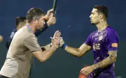 CLB Hà Nội khai xuân với lì xì, HLV Harry Kewell bàn về mục tiêu V-League