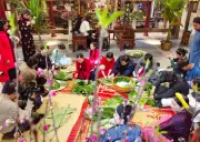 Cùng gói bánh chưng đón Tết cổ truyền tại phố cổ Hà Nội