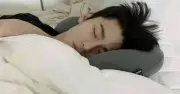 Cảnh báo từ chuyên gia: 3 kiểu ngủ Tết gây hại sức khỏe, tăng viêm và rối loạn chuyển hóa