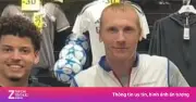 Cựu sao Barcelona Jeremy Mathieu làm nhân viên cửa hàng thể thao sau khi giải nghệ