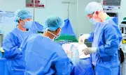 Cứu Sống Bệnh Nhân Cao Tuổi Bị Tụ Máu Não Nguy Kịch Bằng Kỹ Thuật Ít Xâm Lấn