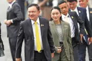 Cựu Thủ tướng Thái Lan Paetongtarn Khuyên Ông Thaksin Từ Bỏ Chính Trường