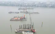Cầu Trần Hưng Đạo: Thi công ngày đêm, vướng mặt bằng trụ số 1