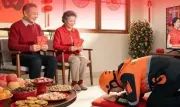 Dịch vụ thuê người lạ dập đầu chúc Tết cha mẹ gây tranh cãi đạo đức ở Trung Quốc