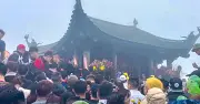 Du khách chen chân tại Yên Tử mùng 6 Tết Nguyên đán Bính Ngọ