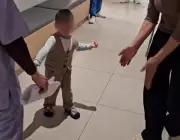 Em bé sống thực vật hồi sinh nhờ điều trị bằng thở oxy cao áp