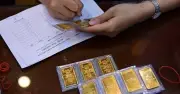 Giá vàng SJC đứng im ở mức cao, chênh lệch lớn với thế giới