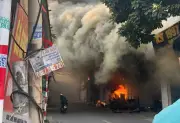 Hà Nội: Cháy lớn tại cơ sở phế liệu, khói đen cuồn cuộn khiến dân hoảng loạn