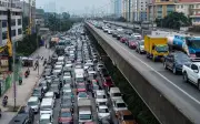 Hà Nội ùn tắc nghiêm trọng trước Tết Bính Ngọ 2026, nhiều tuyến đường kẹt cứng xe