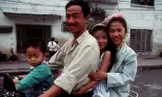 Hà Nội thập niên 1990 qua ống kính nhiếp ảnh gia Pháp Bruno Barbey