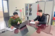 Hà Tĩnh: Xôn xao vụ tài xế đỗ xe chặn ngõ, thách thức 'phạt 100 triệu cũng không sao'
