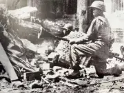 Hồi Tưởng Ngày Toàn Quốc Kháng Chiến: Hình Ảnh Chiến Sĩ Ôm Bom Ba Càng Tại Bảo Tàng