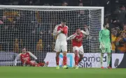 Hàng phòng ngự Arsenal sa sút, để mất chiến thắng trước Wolves