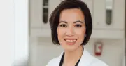 Hành trình từ sinh viên xuất sắc đến giáo sư y khoa Mỹ của nữ bác sĩ gốc Việt