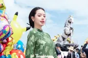 Hoa hậu Thanh Thủy du xuân Đà Nẵng, check-in cùng linh vật ngựa công nghệ Kim Mã 4.0