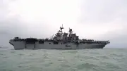 Hoa tiêu Việt nhảy tàu giữa biển động dẫn tàu sân bay Mỹ USS Tripoli vào Đà Nẵng