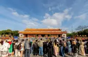 Huế tái hiện lễ Thiết triều Nguyên đán thu hút đông đảo du khách dịp Tết Bính Ngọ 2026