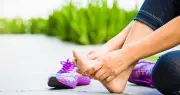 Đi bộ và hai dấu hiệu ở bàn chân tiết lộ khả năng sống thọ của bạn
